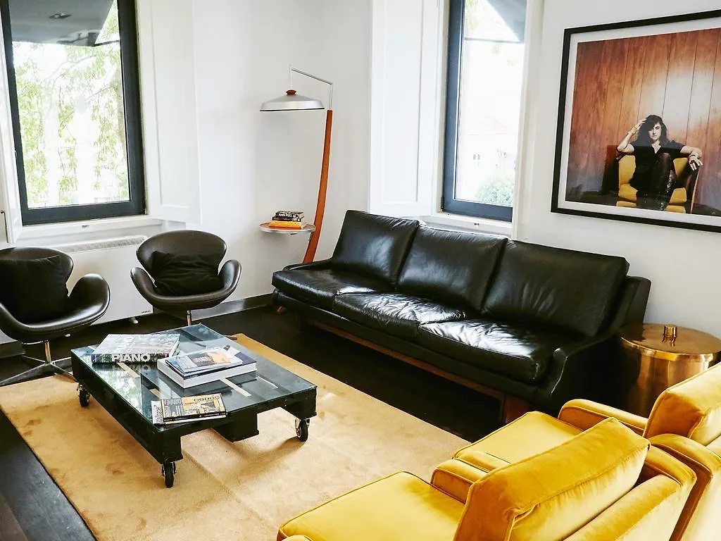 Bonvalot Guest House contacts